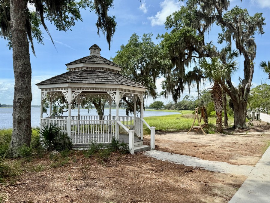 100 Reasons Why I LOVE The Landings:  #19 Oakridge&nbsp;Gazebo